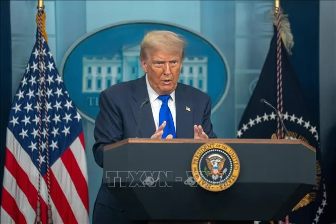 Tổng thống Donald Trump phát biểu trước khi ký sắc lệnh Tổng thống Donald Trump phát biểu trước khi ký sắc lệnh