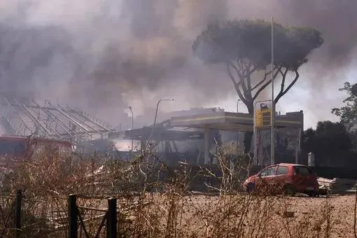 Ảnh: Rome Today 0_Rome-Explosion-at-a-Petrol-Station-in-Via-Dei-Gordiani-Italy-04-Jul-2025.jpg