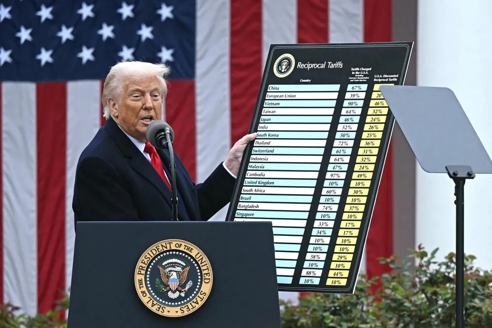 Tòa Phúc thẩm Liên bang khu vực Washington đã phán quyết các biện pháp áp thuế “đối ứng” của Tổng thống Mỹ Donald Trump là bất hợp pháp. Ảnh: The U.S Sun