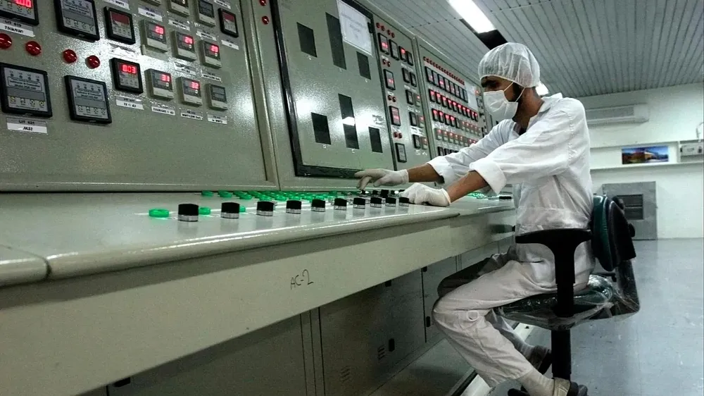 Bên trong một cơ sở hạt nhân của Iran. Ảnh : AP