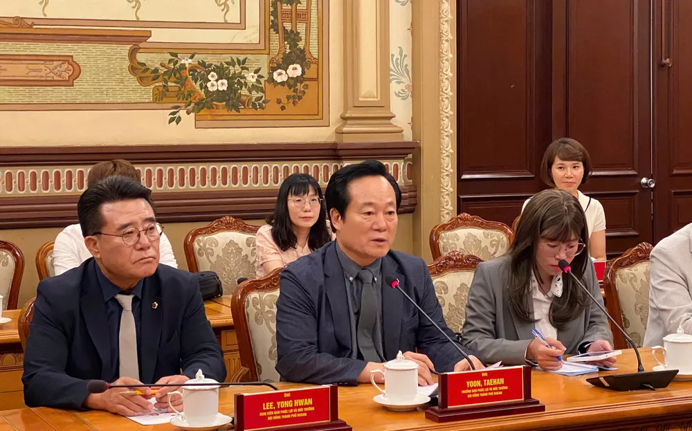 Ông Yoon Tae-han, Trưởng Ban Phúc lợi và Môi trường, Hội đồng Thành phố Busan (Hàn Quốc). Ảnh : XUÂN HẠNH z7017000690241_e3120157662a7fc7fb85e407fc532972.jpg