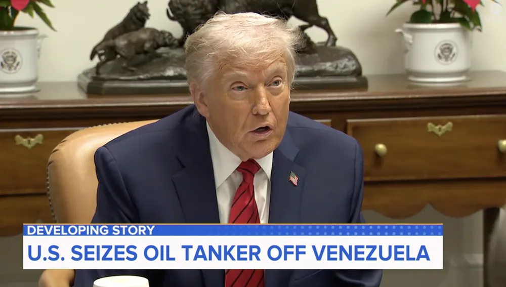 Tổng thống Donald Trump tuyên bố Mỹ thu giữ một tàu chở dầu ngoài khơi bờ biển Venezuela hồi đầu tuần này. Ảnh: ABC News