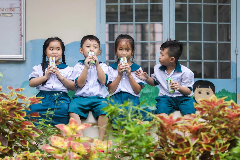 Chương trình Sữa học đường đang phát huy những lợi ích tích cực trong việc chăm sóc dinh dưỡng cho học sinh mầm non và tiểu học tại nhiều tỉnh thành