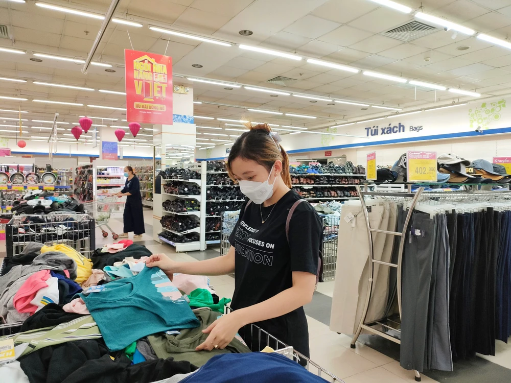 Thời gian “vàng” để săn hàng Việt giá rẻ ảnh 1 Thời gian “vàng” để săn hàng Việt giá rẻ ảnh 1