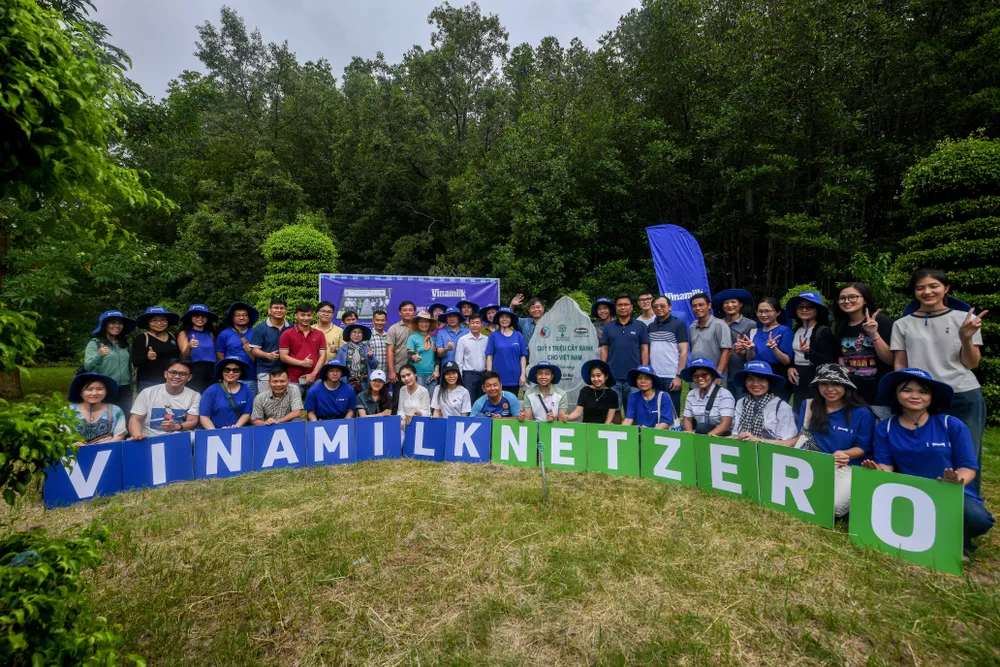 Tại Cà Mau, năm 2018, Vinamilk đã trồng 100.000 cây xanh trong chương trình Quỹ 1 triệu cây xanh cho Việt Nam Tại Cà Mau, năm 2018, Vinamilk đã trồng 100.000 cây xanh trong chương trình Quỹ 1 triệu cây xanh cho Việt Nam