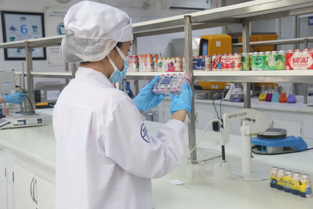 Sản phẩm sữa chua uống men sống được Vinamilk phát triển cho thị trường New Zealand đáp ứng các yêu cầu về “tính xanh, bền vững” Sản phẩm sữa chua uống men sống được Vinamilk phát triển cho thị trường New Zealand đáp ứng các yêu cầu về “tính xanh, bền vững”