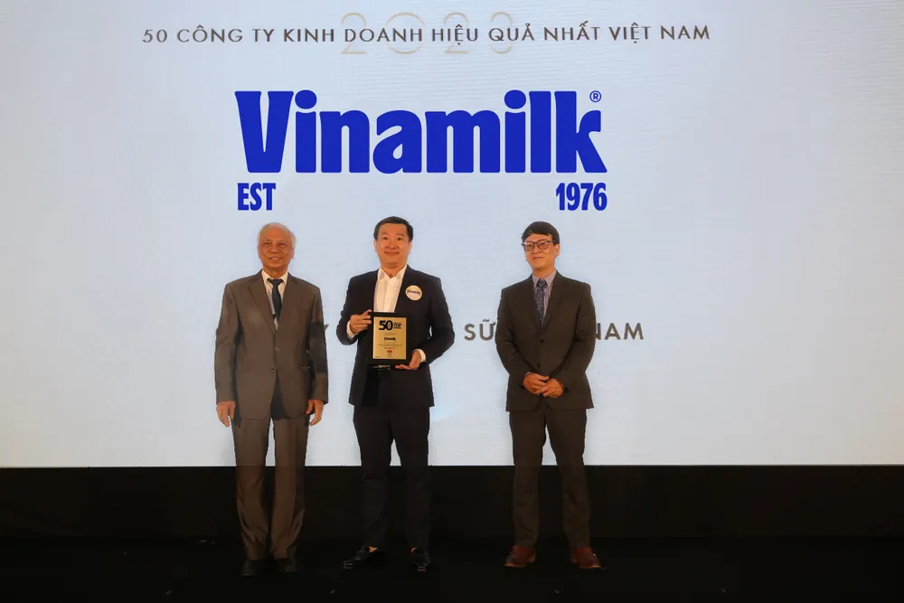 Ông Đỗ Thanh Tuấn, Giám đốc Đối ngoại Vinamilk nhận danh hiệu Top 50 Công ty kinh doanh hiệu quả nhất Việt Nam Ông Đỗ Thanh Tuấn, Giám đốc Đối ngoại Vinamilk nhận danh hiệu Top 50 Công ty kinh doanh hiệu quả nhất Việt Nam
