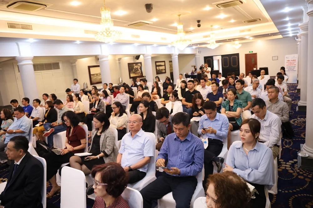 Nhiều doanh nghiệp tham gia hội thảo tìm hiểu giải pháp ứng phó với thuế đối ứng của Hoa Kỳ IMG_7655.JPG