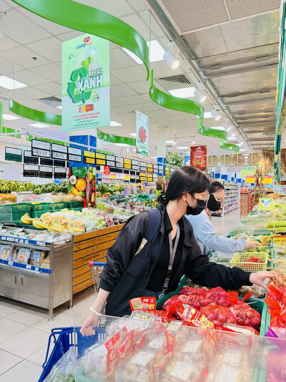 Người tiêu dùng ưu tiên lựa chọn sản phẩm xanh tại Co.opmart Khách hàng mua sắm tại Co.opmart.jpg