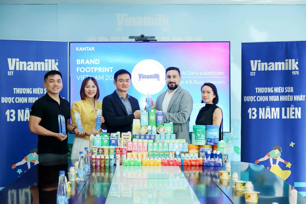 Các sản phẩm từ Vinamilk phủ sóng danh sách Top 10 thương hiệu sữa được chọn mua nhiều nhất năm 2025 Ảnh 2B moi.jpg