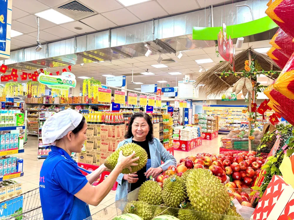 Nhiều đặc sản địa phương được hệ thống Co.opmart bày bán tại các điểm bán Các sản phẩm OCOP và hàng nhãn riêng giảm giá đến 50_.jpg