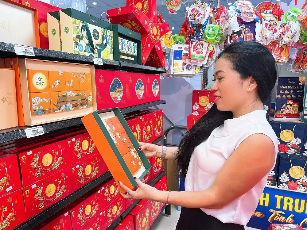 Bánh trung thu bày bán tại Saigon Co.op có giá cả hợp lý, nguồn gốc rõ ràng, chất lượng bảo đảm Anh 2.jpg