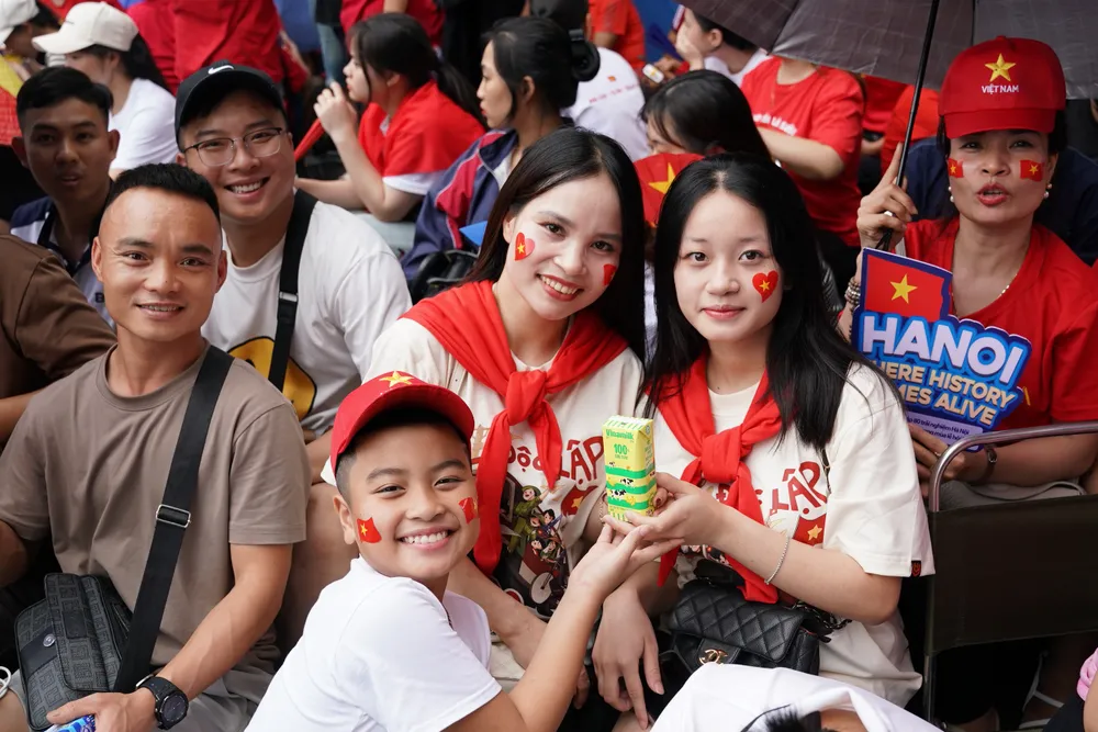 Gần 1 triệu sản phẩm dinh dưỡng đã cùng đồng hành với các lực lượng và người dân trong ngày hội non sông. Ảnh: VI NAM ẢNH 11B.JPG