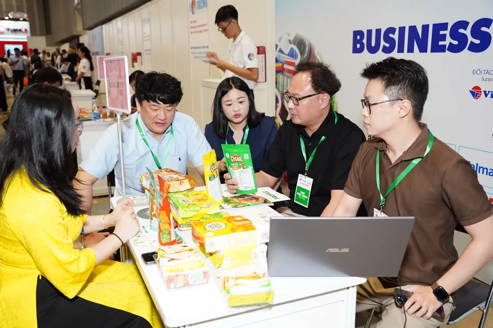 Các nhà mua hàng quốc tế đang đàm phán cơ hội thu mua nguồn sản phẩm chế biến của doanh nghiệp Việt Nam NDM01416.JPG