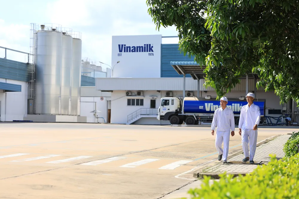 Vinamilk là doanh nghiệp sữa đầu tiên sở hữu cả trang trại và nhà máy đạt trung hòa carbon theo tiêu chuẩn PAS 2060:2014. Ảnh: Minh Anh ẢNH 3B.jpg