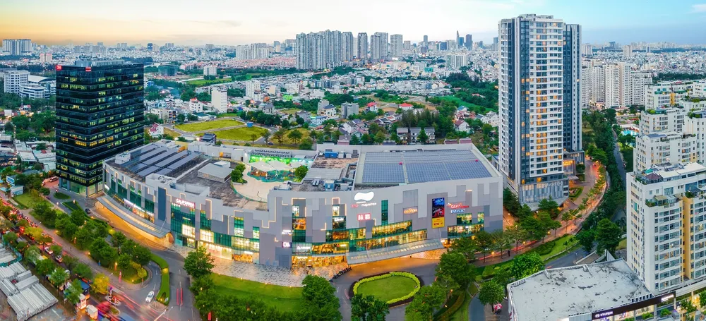 Khai trương từ tháng 9-2015, SC VivoCity nhanh chóng trở thành trung tâm thương mại quen thuộc của nhiều gia đình tại phường Tân Hưng Hình 2_TTTM SC VivoCity KỶ NIỆM MỘT THẬP KỶ PHÁT TRIỂN.jpg