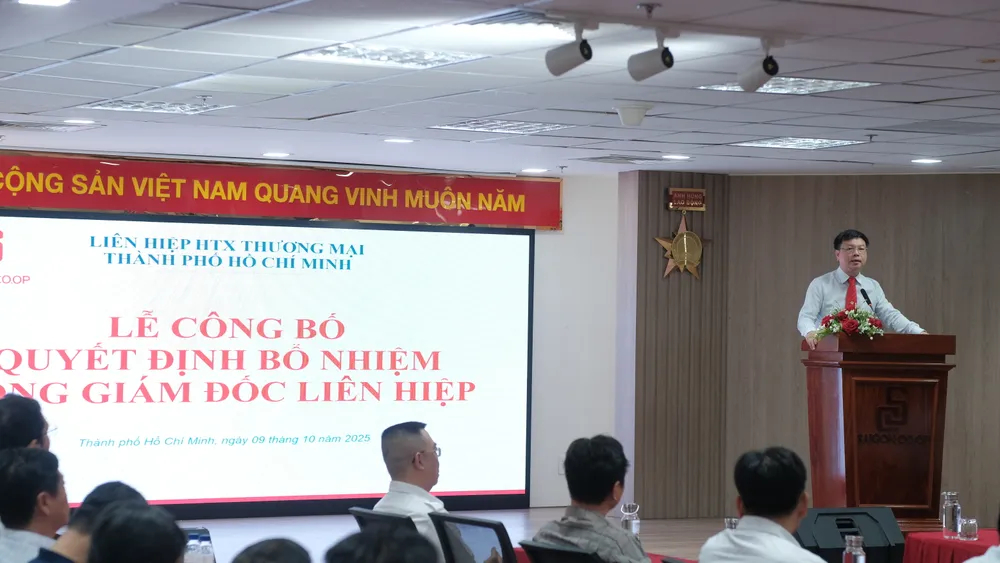 Tổng Giám đốc Saigon Co.op Phạm Trung Kiên phát biểu nhận nhiệm vụ tại buổi lễ 4.Đồng chí Phạm Trung Kiên – Tổng Giám đốc Saigon Co.op – phát biểu nhận nhiệm vụ tại buổi lễ.JPG
