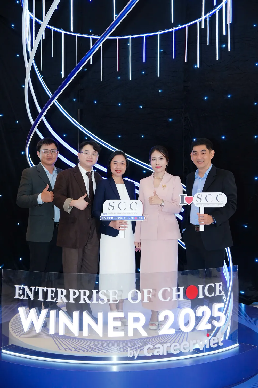 Công ty SCC được vinh danh ở hạng mục “Doanh nghiệp được yêu thích năm 2025” hinh scc2.jpg