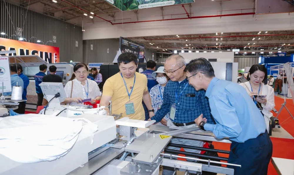 Nhiều doanh nghiệp tìm hiểu trang thiết bị dệt may tại Trung tâm triển lãm SECC tại phường Bình Thuận, TPHCM image001.jpg