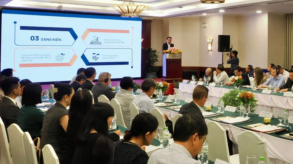 Các đại biểu tham gia tọa đàm. Ảnh: Hoàng Hùng z7145929323982_da770de28086896ef19976ac4c8227c0.jpg
