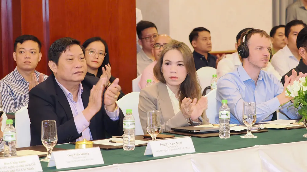 Nhiều lãnh đạo doanh nghiệp FDI tham gia hiến kế để phát triển TPHCM trở thành trung tâm đồ gỗ và nội thất của thế giới. Ảnh: Hoàng Hùng z7145931341238_4f4422982d406669f6da236d748e4897.jpg