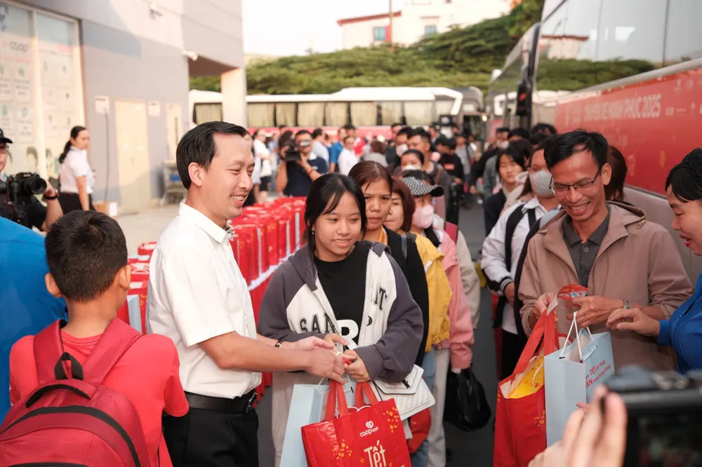 Hình 3. Saigon Co.op thể hiện rõ vai trò doanh nghiệp gắn kết trách nhiệm xã hội thông qua hàng loạt chương trình an sinh quy mô lớn và mang tính nhân văn sâu sắc 2.jpg