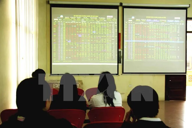 Sắc xanh chào tuần mới, VN-Index tăng 2,41 điểm