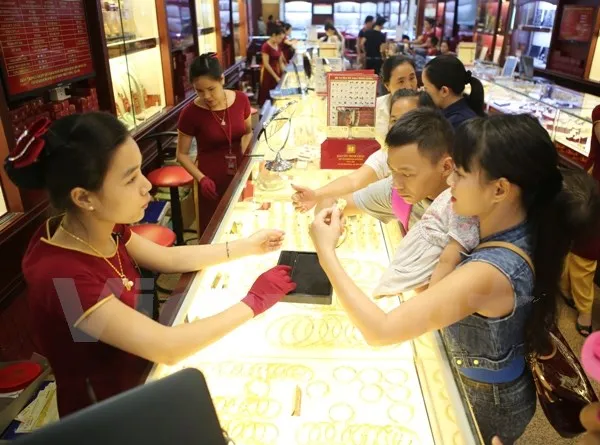 Giá vàng đồng loạt tăng phiên mở cửa cuối tuần