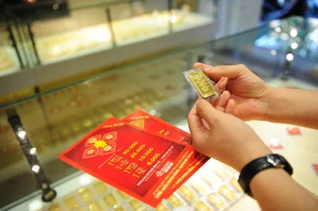 Huy động USD, vàng trong dân: Cánh cửa mở còn nhiều rủi ro
