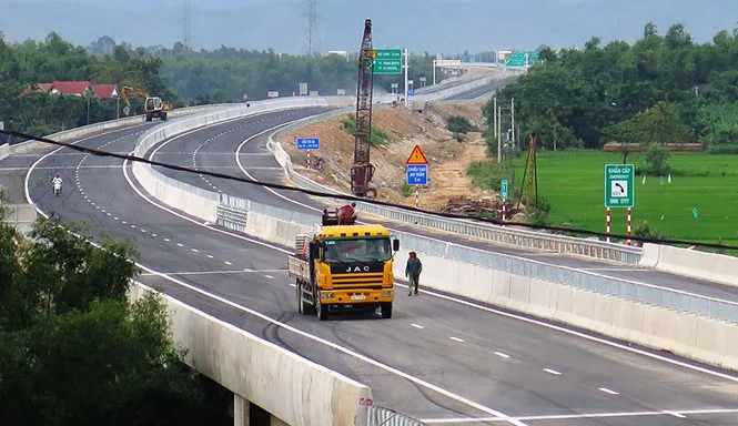 Đưa vào khai thác 65 km cao tốc đầu tiên tại miền Trung