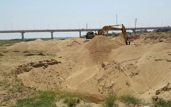 Không gia hạn giấy phép bến bãi tập kết cát, sỏi ngoài quy hoạch