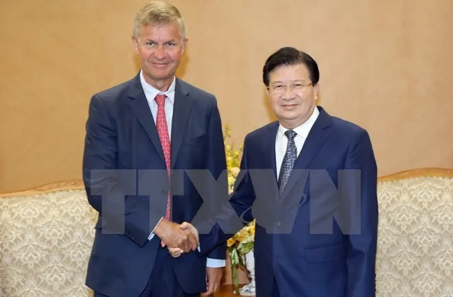Phó Thủ tướng Trịnh Đình Dũng tiếp ông Erik Solheim, Giám đốc Điều hành Chương trình Môi trường Liên hợp quốc (UNEP). (Ảnh: Doãn Tấn/TTXVN)