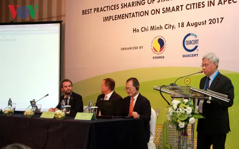 Tại hội thảo, đại biểu đến từ các nền kinh tế APEC đã cùng nhau chia sẻ, trao đổi, bàn những biện pháp cải tiến... nhằm tạo điều kiện phát triển bền vững cho các đô thị thông minh tại các nền kinh tế thành viên.