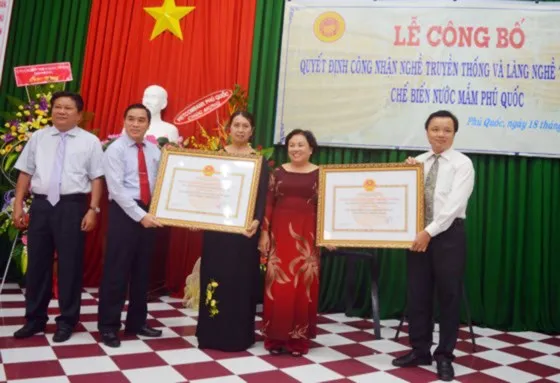 nhận