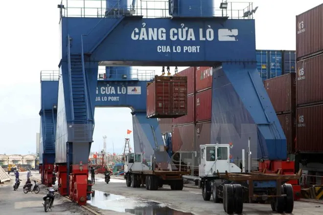 Hàng hóa xuất nhập khẩu qua cảng Cửa Lò.
