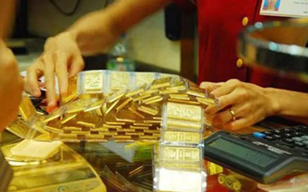 Giá vàng SJC sáng 25/8 giảm thấp