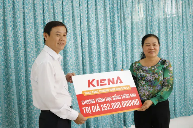 Kiến Á Group trao 400 triệu đồng cho cụm trường học tại Cát Lái
