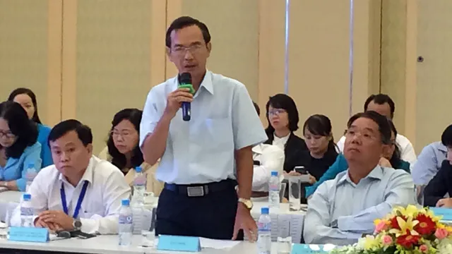 Đại diện Cục Thuế tỉnh Bình Dương nhận lỗi khi có văn bản hướng dẫn một doanh nghiệp trái ngược nhau - Ảnh: BÁ SƠN
