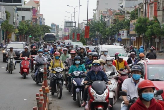 Tổ chức làm lệch ca, lệch giờ nhằm giảm ùn tắc giao thông vào giờ cao điểm