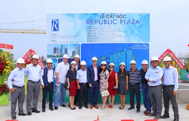 Cất nóc tổ hợp Republic Plaza