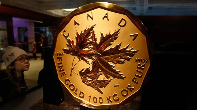 Một miếng vàng giả vừa được mua từ chi nhánh Ngân hàng Hoàng gia Canada