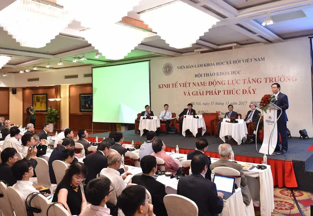 Phó thủ tướng Vương Đình Huệ phát biểu tại hội thảo - Ảnh: NHẬT BẮC
