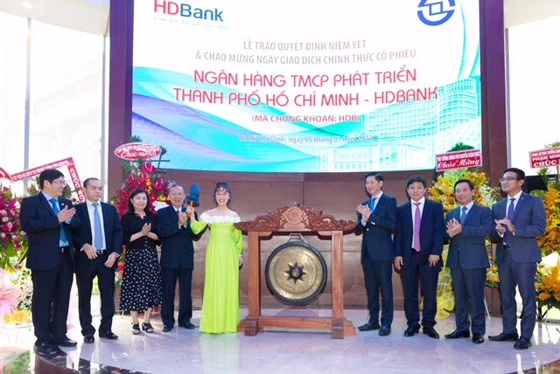 HDBank lên sàn, giá tăng gần kịch trần