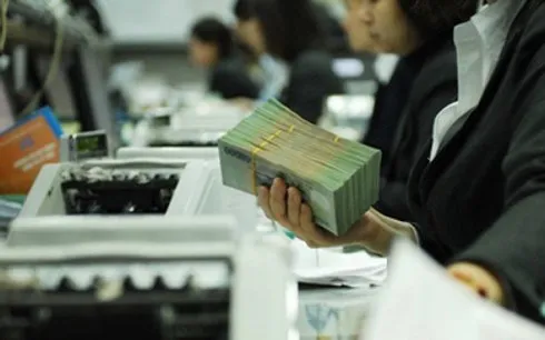 Các ngân hàng thương mại vừa và nhỏ vẫn khá dè dặt trong việc cắt giảm lãi suất cho vay đối với doanh nghiệp. (Ảnh minh họa: KT)