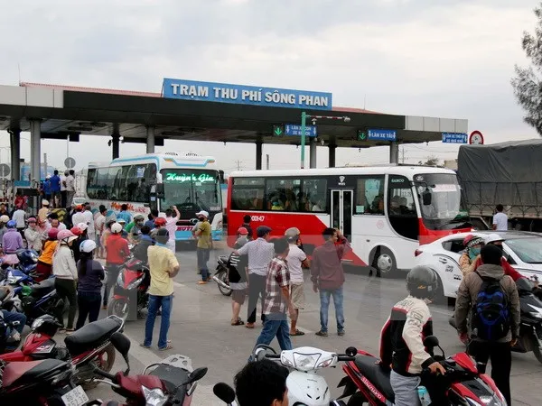 Trạm BOT Sông Phan phải xả trạm vì kẹt xe nghiêm trọng. (Ảnh: Nguyễn Thanh/TTXVN)