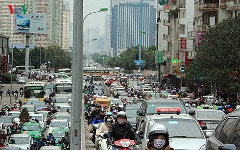 Hà Nội đang chịu sức ép quá tải về hạ tầng đô thị.