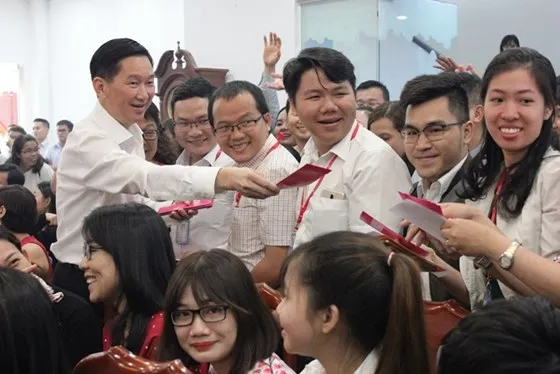 Đồng chí Trần Vĩnh Tuyến thăm, chúc tết cán bộ công nhân viên Saigon Co.op. Ảnh: THI HỒNG