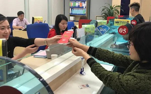 “Chạy sô” gửi tiền để săn lì xì của ngân hàng ngày đầu năm