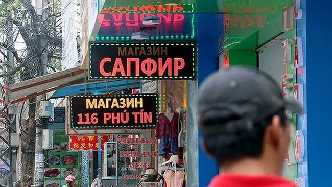 Đề nghị chấn chỉnh biển quảng cáo bằng tiếng nước ngoài tại Nha Trang