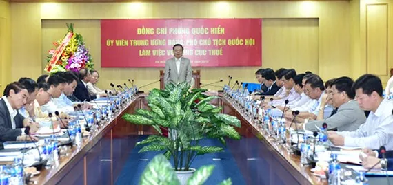 Phó Chủ tịch Quốc hội Phùng Quốc Hiển chủ trì buổi làm việc